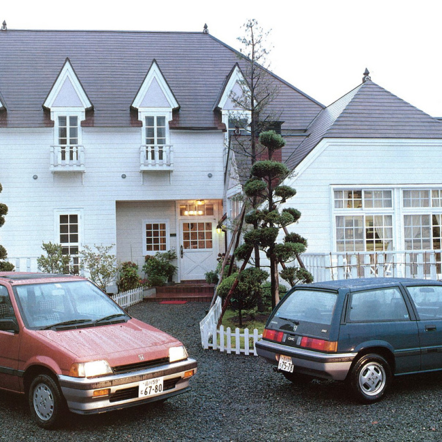 🚗 Have you ever seen that high-definition big TV at the rear of a Civic?