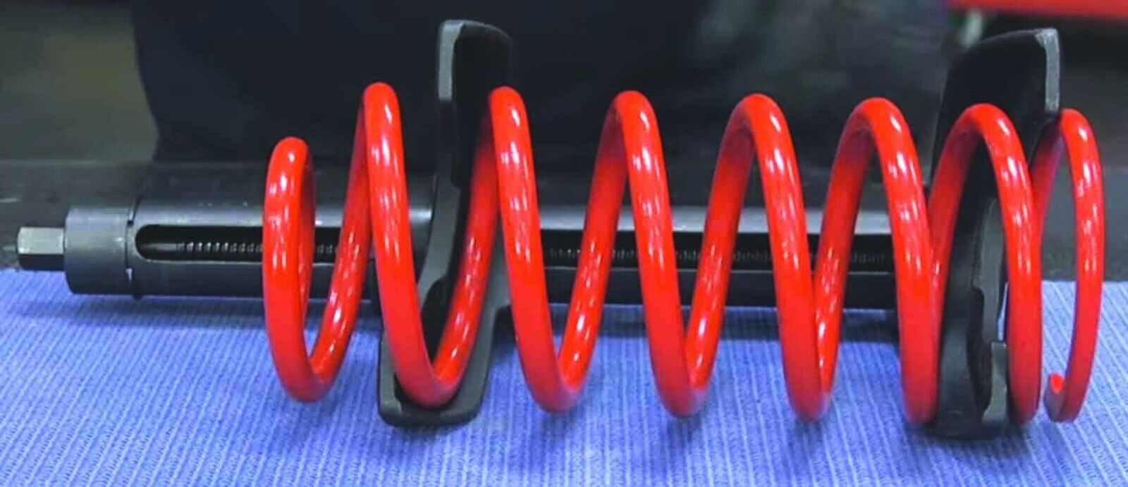 PRO  Macpherson Strut Coil Spring Compressor Dumper Extractor Yolk Protector