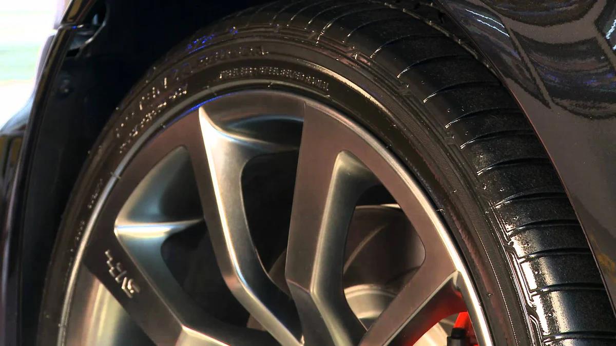 2PC Tyre Shine AutoKing  Tire & Bumper Spray CLEANS SHINES PROTECTS 400G Can